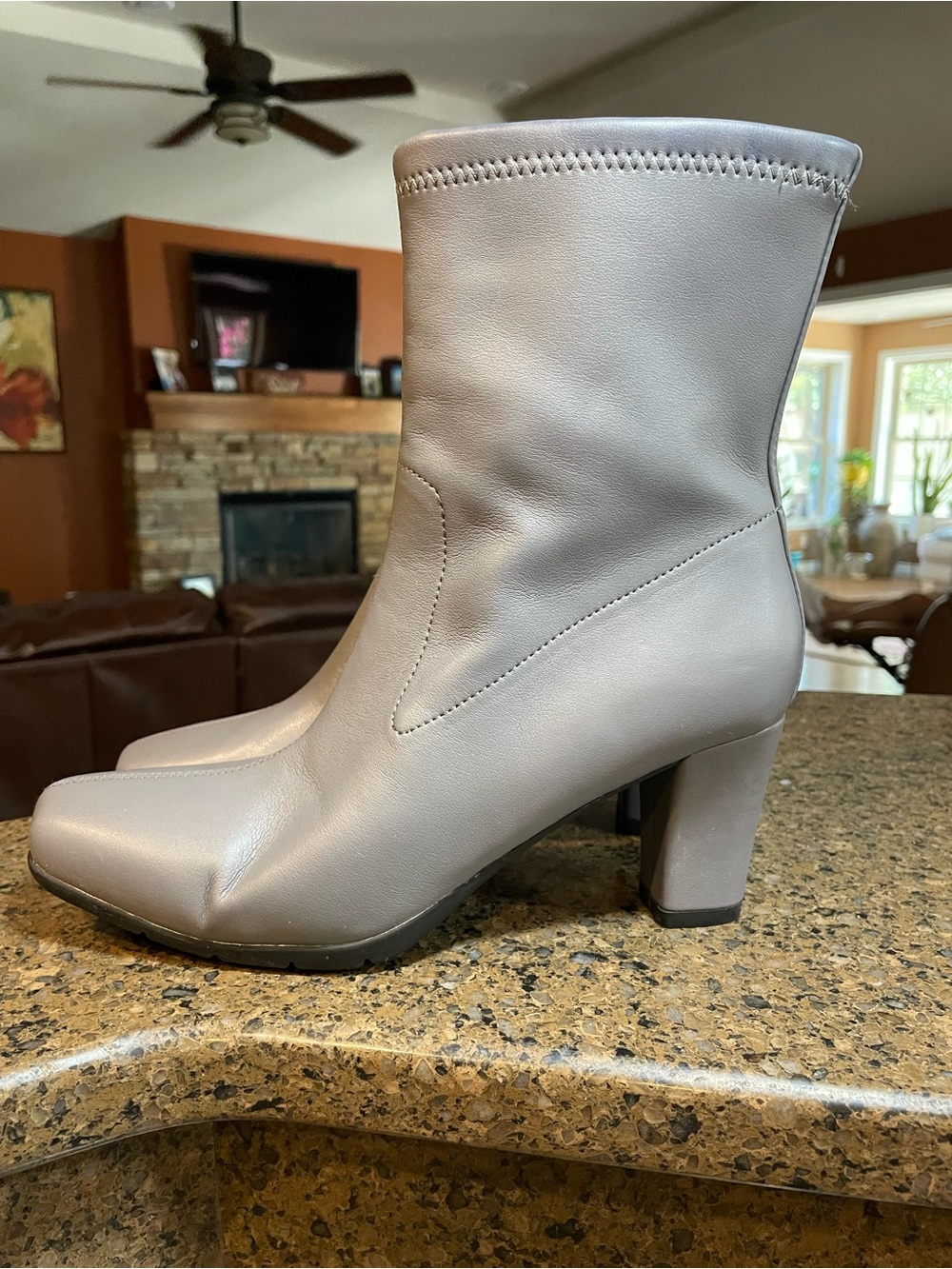 Sleek Tailored Aerosoles Cinnamon Mid-Calf Squared Toe Gray 3” Heel Boot Sz 8.5 - Picture 2 of 11